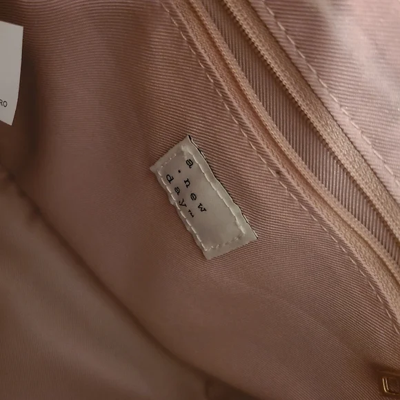 A New Day Pink Purse - Picture 9 of 10